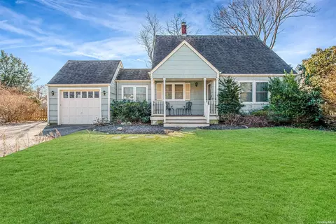 10 Woodside Ave, Port Jefferson, NY 11777