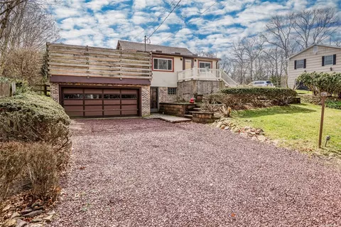 21 Birch Ln, Wading River, NY 11792