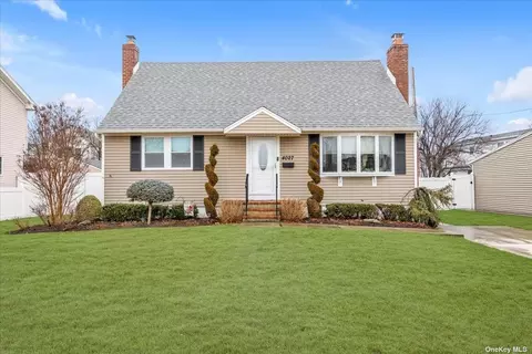 4027 Heywood Rd, Seaford, NY 11783