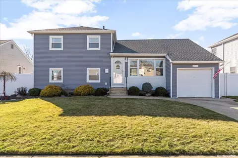 2406 Langen Dr, Seaford, NY 11783