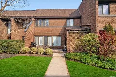 40 Spring Holw #32, Roslyn, NY 11576