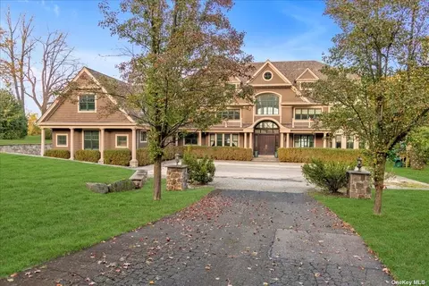 263 Harbor Acres Rd, Sands Point, NY 11050