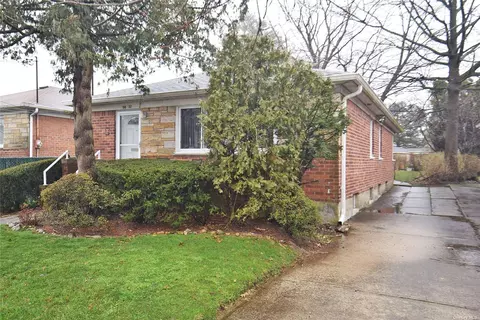 58-32 264th St, Little Neck, NY 11362