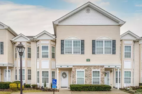 324 Spring Dr #324, East Meadow, NY 11554