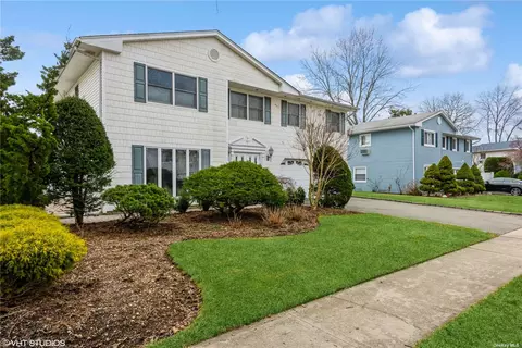 1785 Bard Ln, East Meadow, NY 11554