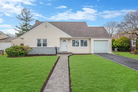 1188 Parkwood Dr, Merrick, NY 11566