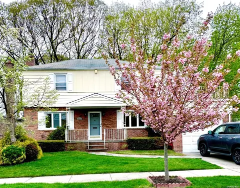 214-11 Richland Ave, Oakland Gardens, NY 11364