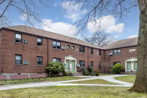 245-44 62nd Ave #LOWER, Douglaston, NY 11362