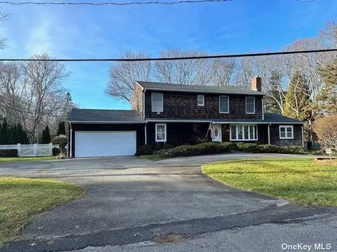 48 Beechwood Dr, Southampton, NY 11968