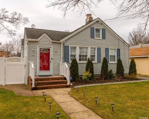 1750 Harte St, North Baldwin, NY 11510