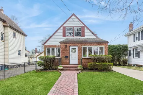 34 Depan Ave, Floral Park, NY 11001