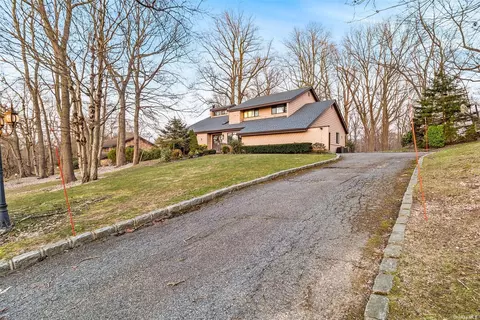 4 Woodfern Ct, Dix Hills, NY 11746