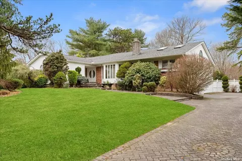 5 Schoolhouse Way, Dix Hills, NY 11746