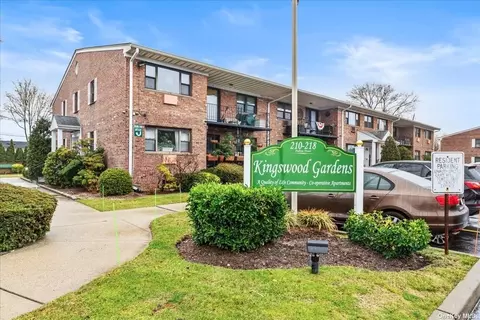 210 Fulton St #2B, Farmingdale, NY 11735