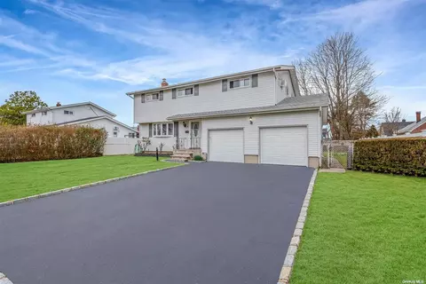 381 Whipple St, Brentwood, NY 11717