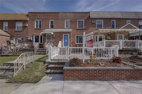 58-35 206th St, Oakland Gardens, NY 11364