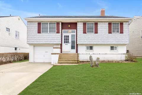 22 E 1st St, Freeport, NY 11520