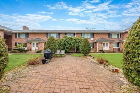 264 Edmunton Dr #K6, North Babylon, NY 11703