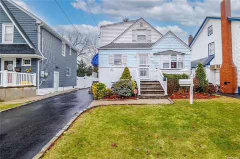 239 Kensington Rd, Lynbrook, NY 11563