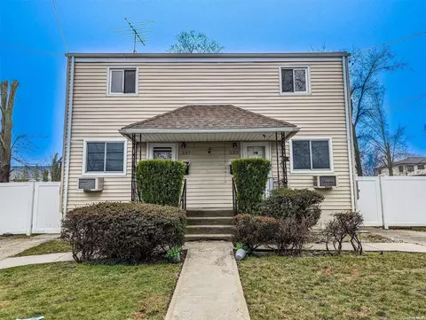 307-309 Cabota Ave, Copiague, NY 11726