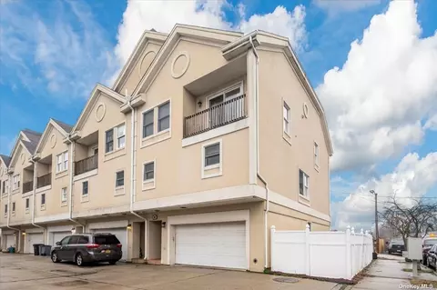 229 Beach 3rd St, Far Rockaway, NY 11691