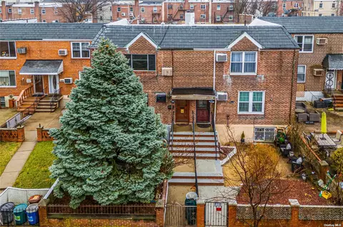 20-19 21st St, Astoria, NY 11105