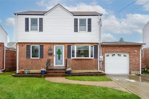 420 Andrews Rd, Mineola, NY 11501