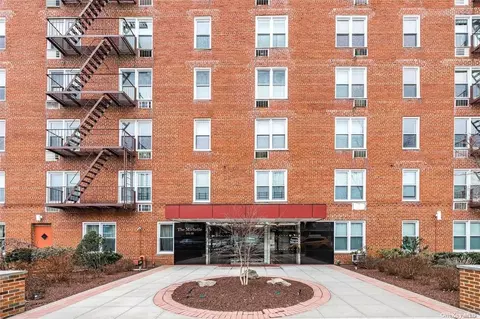 210-50 41st Ave #5H, Bayside, NY 11361