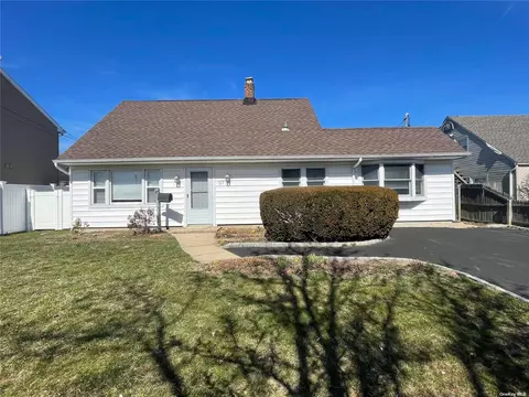 57 Sycamore Ln, Levittown, NY 11756