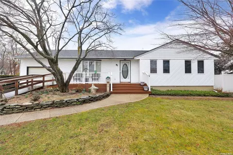 95 Sherbrooke Rd, West Babylon, NY 11704