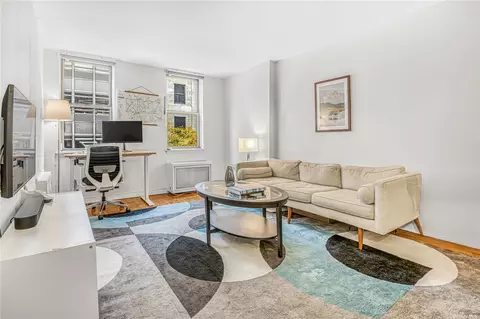 314 W 56 St #3C, New York, NY 10019