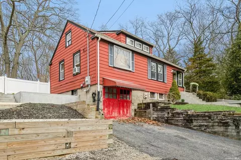 15 Edgar Dr, Smithtown, NY 11787