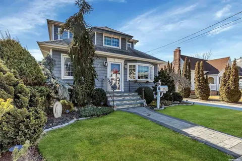 1772 Commonwealth Ave, Merrick, NY 11566