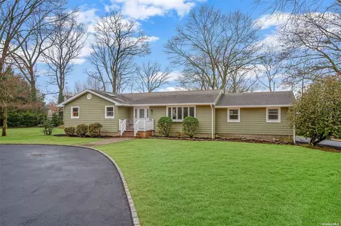 195 Manor Rd, Huntington, NY 11743