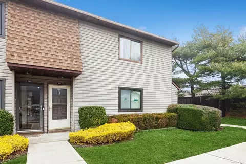 100 Daly Blvd #504, Oceanside, NY 11572