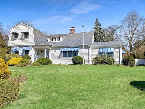 34 Summit Ave, Northport, NY 11768