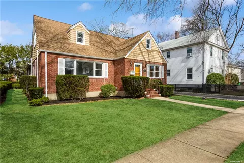 1215 Whittier Ave, New Hyde Park, NY 11040