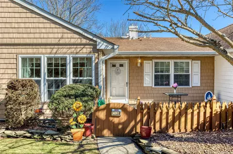 149 Theodore Dr #149, Coram, NY 11727