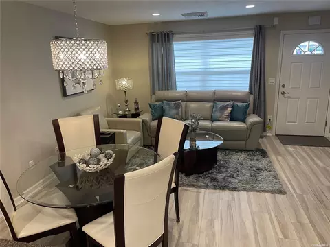 911 Willow Ln #911, Valley Stream, NY 11580