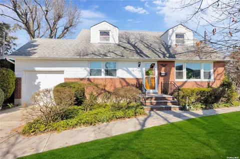 491 N Atlanta Ave N, Massapequa, NY 11758