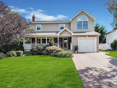 55 Apple Tree Dr, Hauppauge, NY 11788
