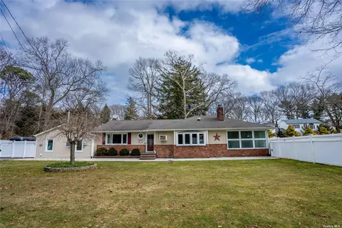 525 Park Ave, Centereach, NY 11720
