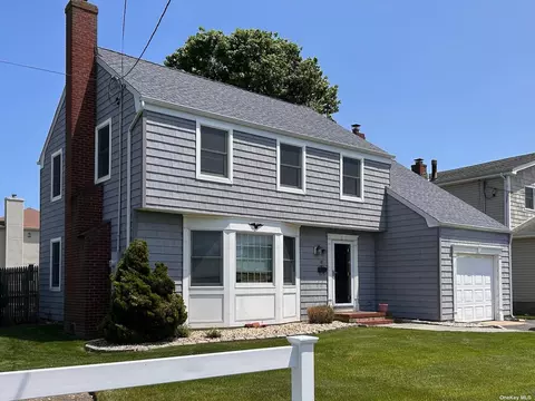 87 Araca Rd, Babylon, NY 11702