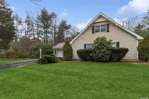 410 Ridgefield Rd, Hauppauge, NY 11788