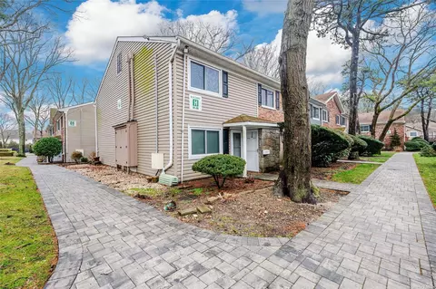 40 W 4th St #81, Patchogue, NY 11772