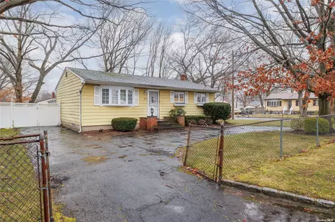 375 Atlantic St, Copiague, NY 11726