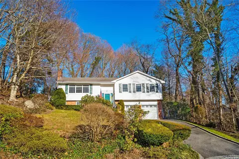 8 Russet Ln, Huntington, NY 11743