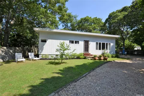33 Fanning Ave # A, Hampton Bays, NY 11946