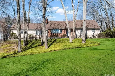 51 Bunkerhill Dr, Huntington, NY 11743