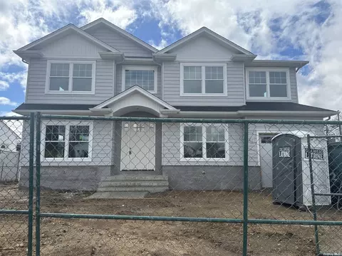 4 Gordon Ave, Plainview, NY 11803